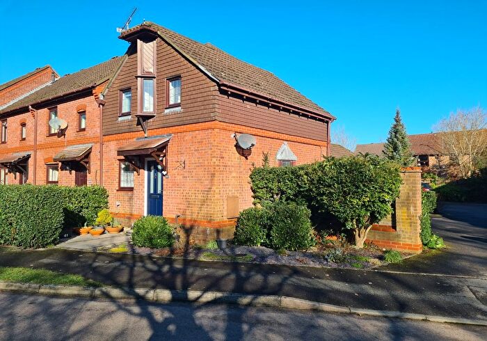 2 Bedroom End Of Terrace House For Sale In Denbigh Close, Southampton, SO40