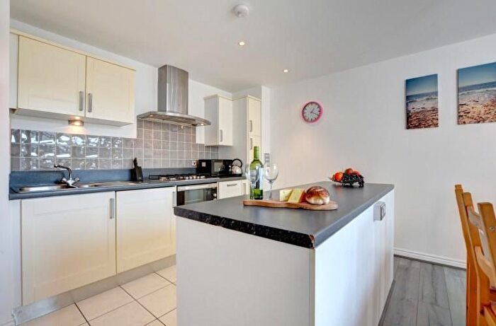 3 Bedroom Flat To Rent In Walkhouse, Brighton, BN1