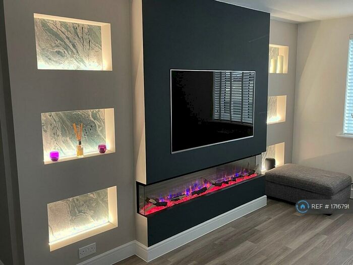 2 Bedroom Flat To Rent In Sion Close, Honiton, EX14