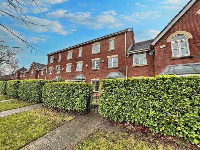 3 Bedroom Town House To Rent In Manor Avenue, Sale, M33