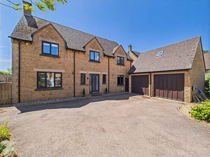 4 Bedroom Detached House For Sale In St. Johns Close, Rothersthorpe, NN7