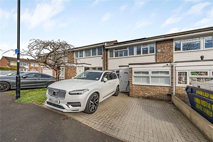 3 Bedroom Terraced House For Sale In Oakley Close, Isleworth, TW7