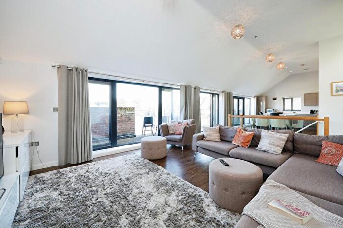 3 Bedroom Apartment To Rent In Medina Breeze, Newport, PO30