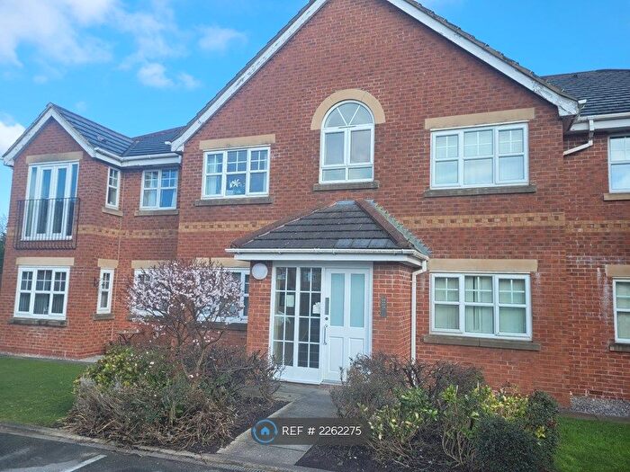 2 Bedroom Flat To Rent In Fieldings Close, Wigan, WN5