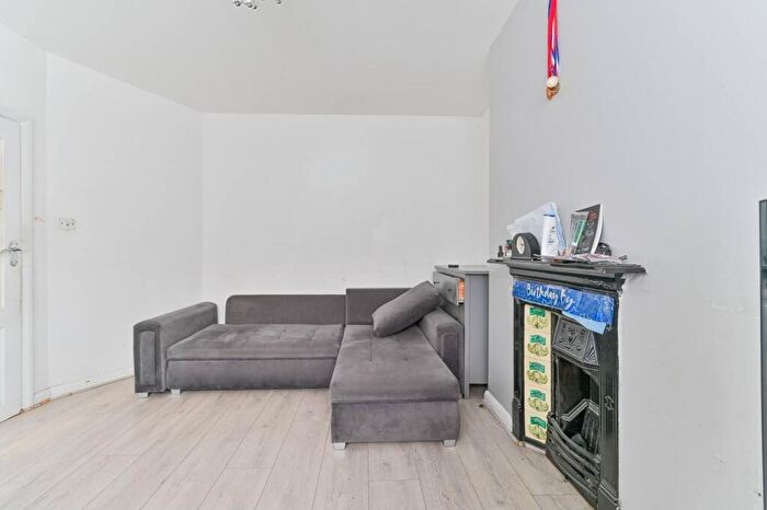 3 Bedroom Detached House For Sale In Haslemere Road, Thornton Heath, CR7