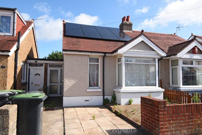3 Bedroom Semi-Detached Bungalow For Sale In Kingston Road, Gosport, PO12