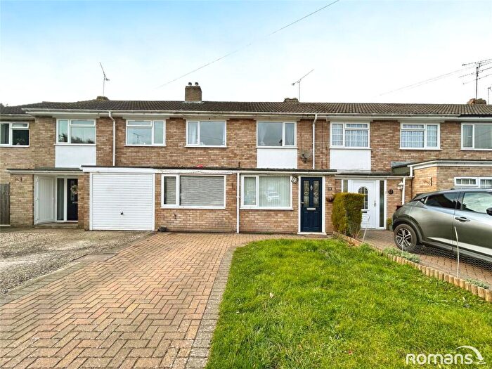 4 Bedroom Terraced House For Sale In Holly Way, Blackwater, Surrey, GU17