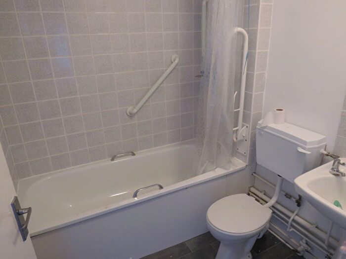 2 Bedroom Property To Rent In Bushfield Court, Peterborough, PE2