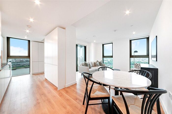 2 Bedroom Flat To Rent In Marsh Wall, London, E14