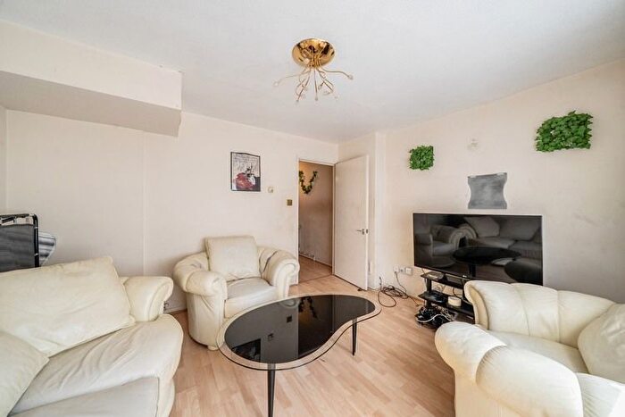 2 Bedroom Flat For Sale In Copperfield Drive, Tottenham, London, N15