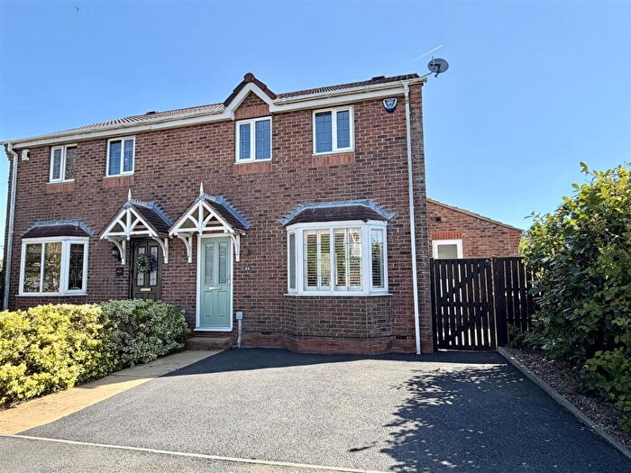 3 Bedroom House For Sale In Hall Farm Park, Micklefield, Leeds, LS25