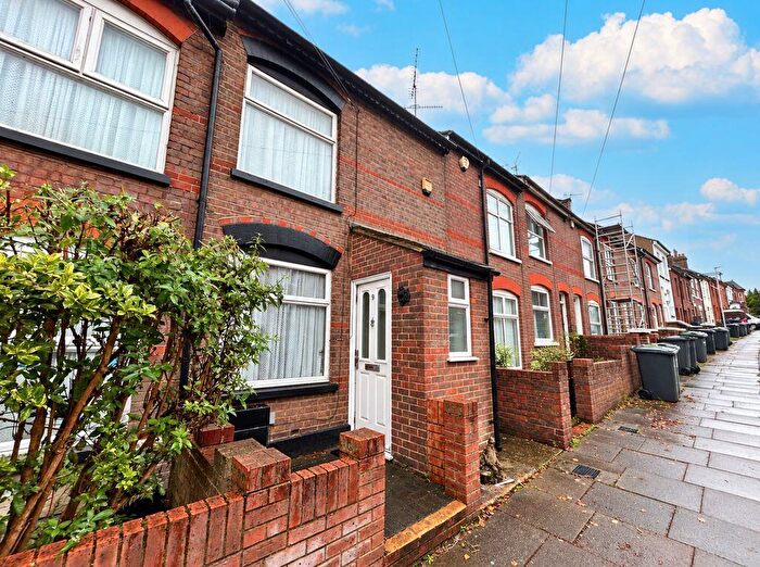 2 Bedroom Terraced House For Sale In Milton Road, Luton, LU1