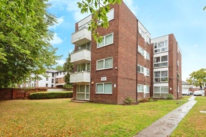 2 Bedroom Flat To Rent In Lampton Road, Hounslow, TW3