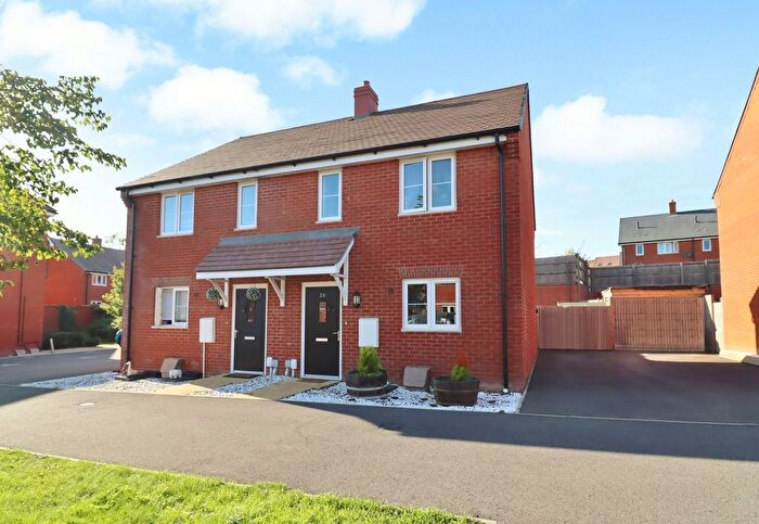 2 Bedroom Semi-Detached House For Sale In Wallace Avenue, Botley, SO32