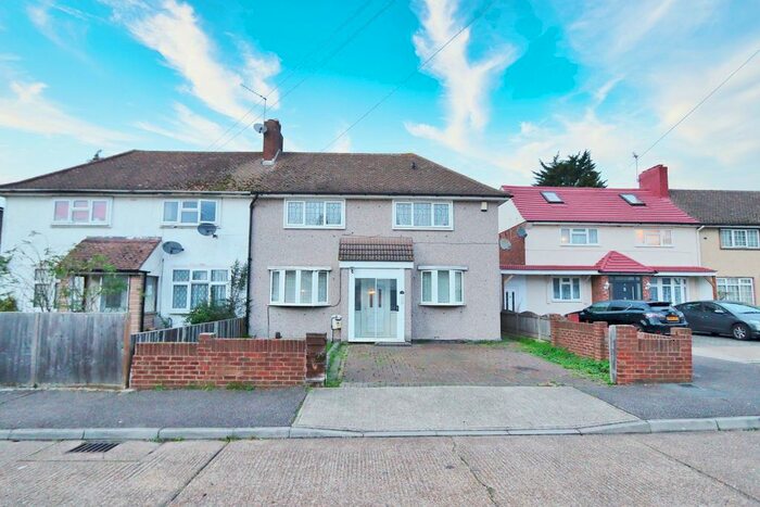 3 Bedroom Semi-Detached House To Rent In Howe Close, Collier Row, Romford, RM7