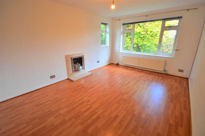 2 Bedroom Flat To Rent In Brooklands Crescent, Sale, M33
