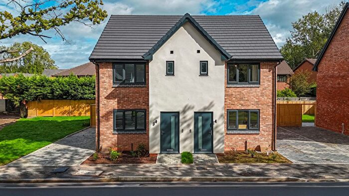 3 Bedroom Semi Detached House For Sale In Siren Close, Birchwood, WA3