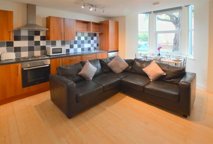 3 Bedroom Flat To Rent In Mundella Terrace, Heaton, Newcastle Upon Tyne NE6