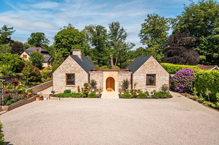3 Bedroom Bungalow For Sale In High Street, Bursledon, Southampton, Hampshire, SO31