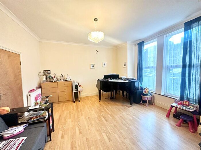 3 Bedroom Apartment To Rent In Palmerston Road, Wood Green, N22