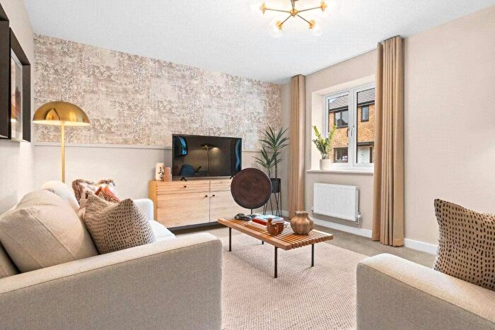 4 Bedroom Detached House For Sale In Hadlow Gardens, Kettering, Northamptonshire, NN16