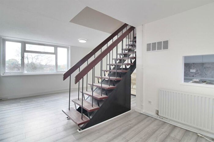 2 Bedroom Apartment To Rent In Cavendish Road, Emmer Green, Reading, RG4