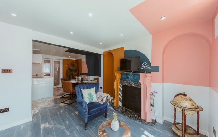 3 Bedroom Detached House To Rent In Cable Street, London, E1W