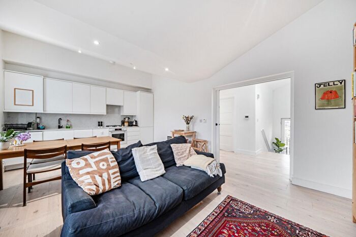 1 Bedroom Flat To Rent In Peckham Road, Camberwell, London, SE5