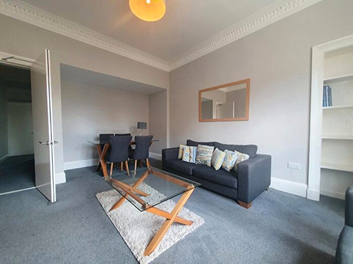 3 Bedroom Flat To Rent In Blackwood Crescent, Edinburgh, EH9