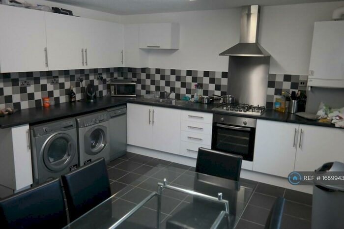 6 Bedroom Terraced House To Rent In Gadd Street, Nottingham, NG7