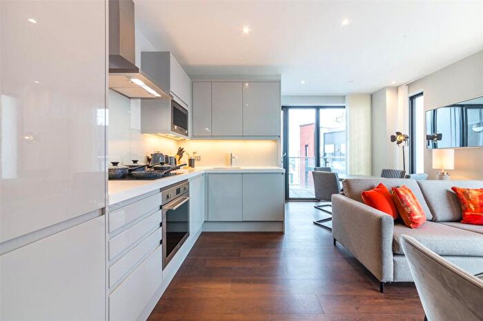 1 Bedroom Apartment To Rent In Avalon Point, Silvocea Way, London, E14