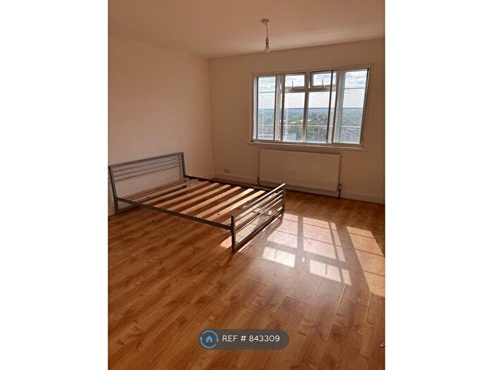 3 Bedroom Flat To Rent In Leigham Hall, London, SW16