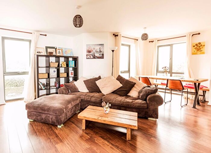 2 Bedroom Flat To Rent In Burlton Road, Cambridge, CB3