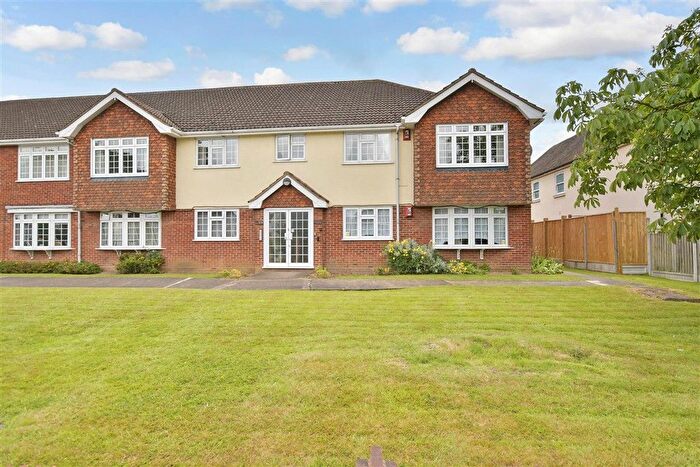 2 Bedroom Flat For Sale In Nelmes Way, Hornchurch, Essex, RM11