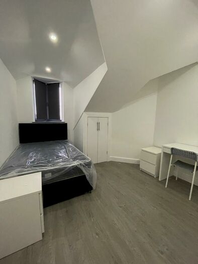 3 Bedroom Apartment To Rent In Richmond Road, Cardiff, CF24