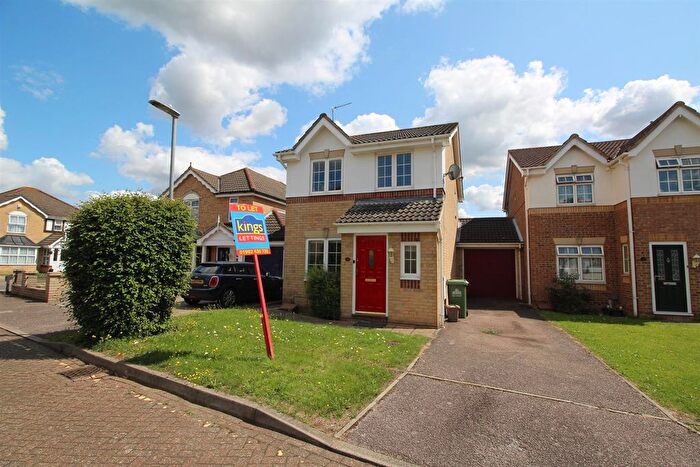 3 Bedroom Link Detached House To Rent In Roberts Close, Cheshunt, EN8