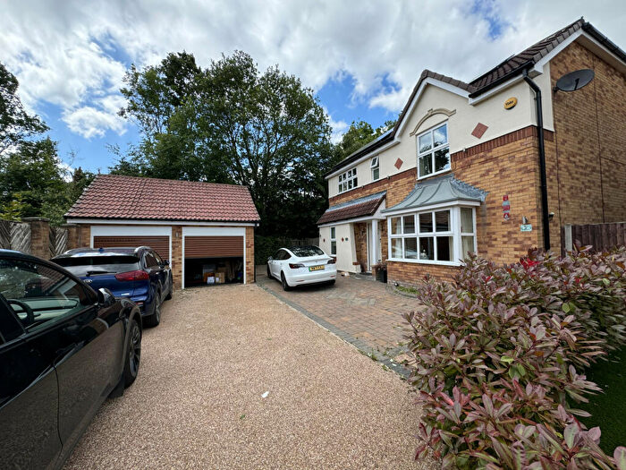 4 Bedroom Terraced House To Rent In Middlethorne Court, Leeds, LS17