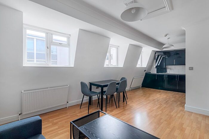 2 Bedroom Flat To Rent In Red Lion Square, WC1R