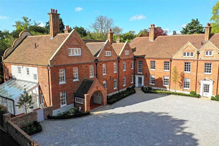 4 Bedroom Town House For Sale In Totteridge Common, Totteridge, N20