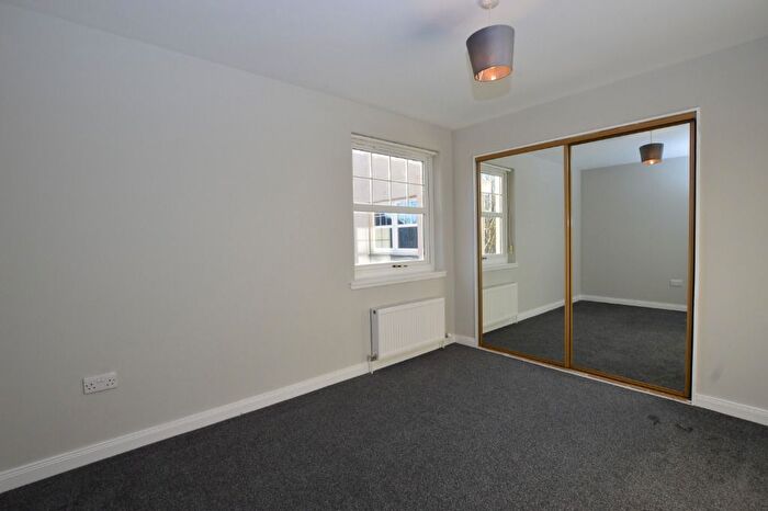 3 Bedroom Flat To Rent In Lemon Terrace, Leven, KY8