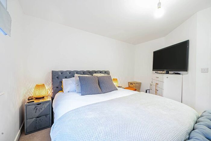 1 Bedroom Flat For Sale In Dodd Road, Watford, WD24