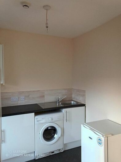 Studio To Rent In Seabank Road, Rhyl, LL18