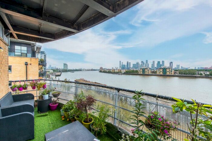 2 Bedroom Flat To Rent In Stretton Mansions, Glaisher Street, London, SE8