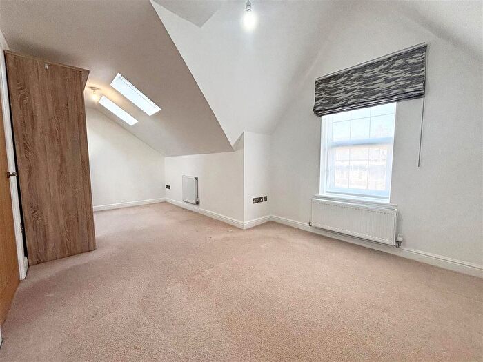5 Bedroom Semi-detached House To Rent In Marsland Road, Sale, M33