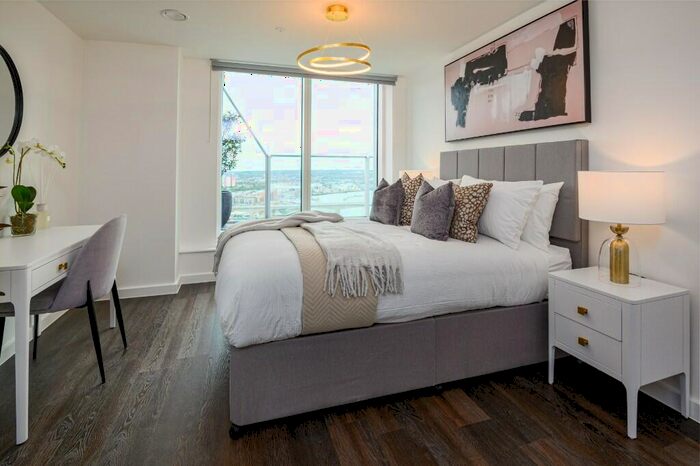 2 Bedroom Apartment To Rent In Centenary Plaza, Southampton, Hampshire, SO19