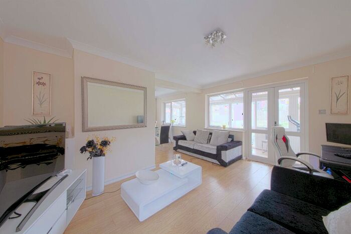 3 Bedroom Detached House To Rent In Brill Close, Maidenhead, SL6