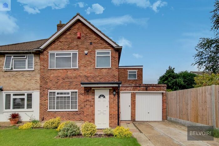 4 Bedroom Semi-Detached House To Rent In Tyron Way, Sidcup, DA14