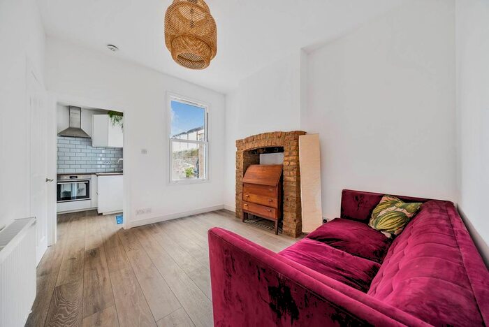 2 Bedroom Flat To Rent In Drayton Green, Ealing, London, W13