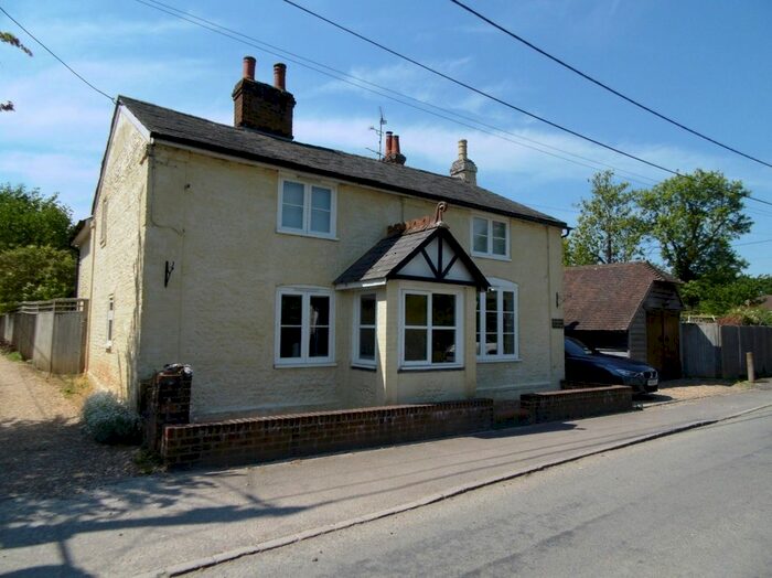 4 Bedroom Detached House To Rent In Redlands Lane, Crondall, GU10