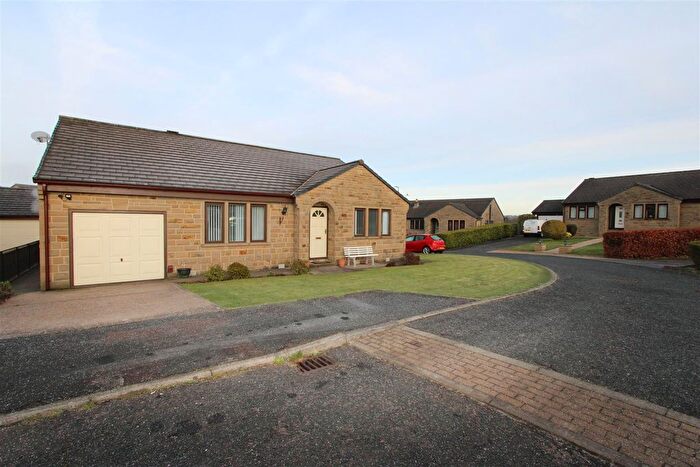 2 Bedroom Detached Bungalow To Rent In Blakelaw Drive, Clifton, Brighouse, HD6